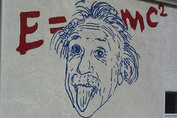 Albert Einstein: Životopis vědce, jehož jméno se stalo synonymem geniality