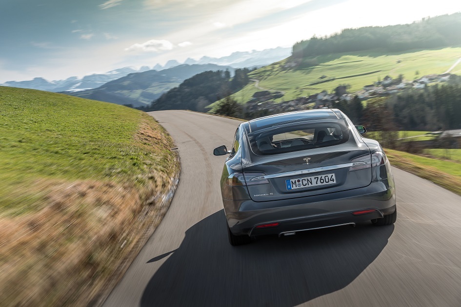Alza už v internetovém obchodě prodává i elektromobily Tesla