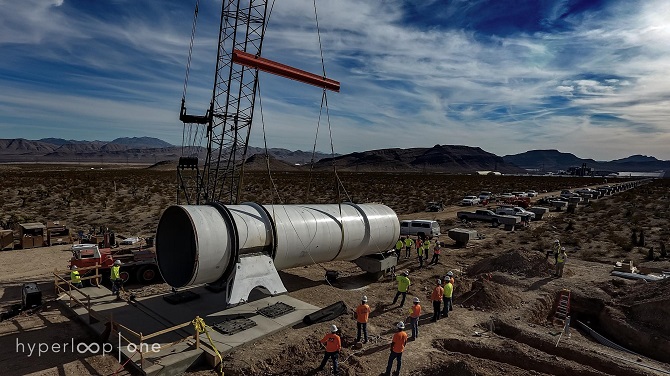 Hyperloop funguje na principu magnetické kapsle. 