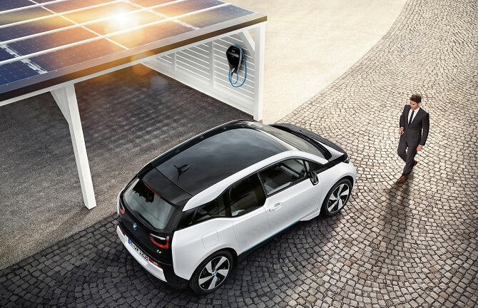 nabíjení elektromobilu doma. Foto: BMW