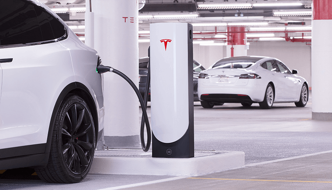 nabíjení elektromobil Tesla