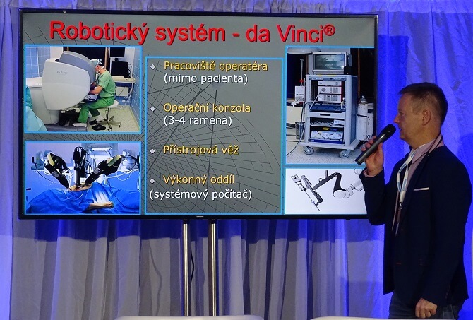 cévní chirurg Petr Štádler přednáší na konferenci Já, Robot