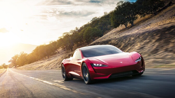 Tesla Roadster při jízdě