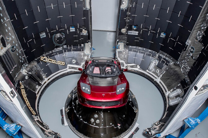 Tesla Roadster v raketě Falcon Heavy