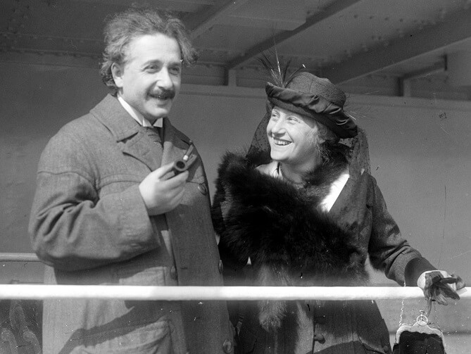 Albert Einstein a Elsa Einsteinová, jeho druhá manželka