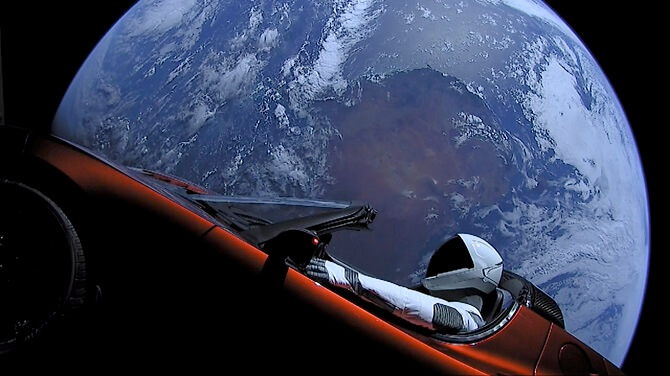 Tesla Roadster na cestě vesmírem