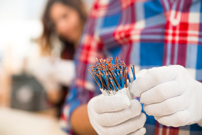 Nepouštějte si domů elektrikáře, který není pojištěný.