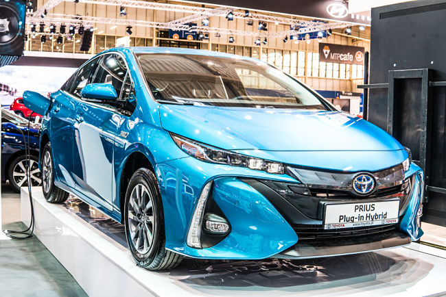 Jedním z nejznámějších hybridních automobilů je Toyota Prius.