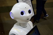 Kdy vás kvůli robotům vyhodí z práce? Řidiče kamionů za 10 let, chirurgy za 36 roků