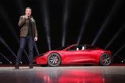 „Rockstar“ elektromobility ukázala novou Teslu Roadster i elektrický kamion Tesla Semi