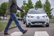 Tiché jízdě odzvonilo. Nové elektromobily musí v EU povinně vydávat zvuk