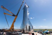 Živý „Tony Stark“ ukázal světu novou kosmickou loď Starship. Poletí ke hvězdám za 6 měsíců
