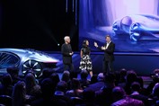 CES 2020 přinesl umělé párky, elektromobil jako z Avatara i úlet v podobě „chytrého“ koše