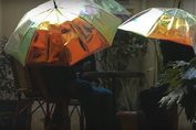 Oombrella:  „Nezapomenutelný“ deštník, který za vás sleduje předpověď počasí