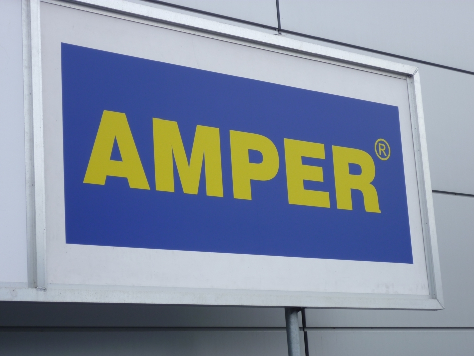 Veletrh elektrotechniky Amper 2014 lákal na projížďku v elektromobilu