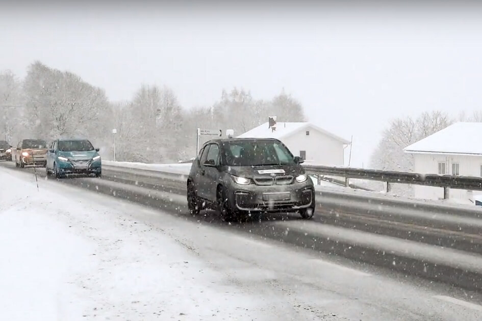 Drsná severská zima prověřila 20 populárních elektromobilů. Jak se změnil jejich dojezd?