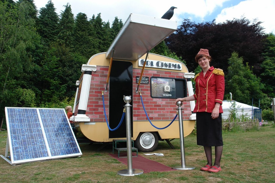 Solární bikiny i náhrobní kámen: Podívejte se na šílené vynálezy na sluneční pohon