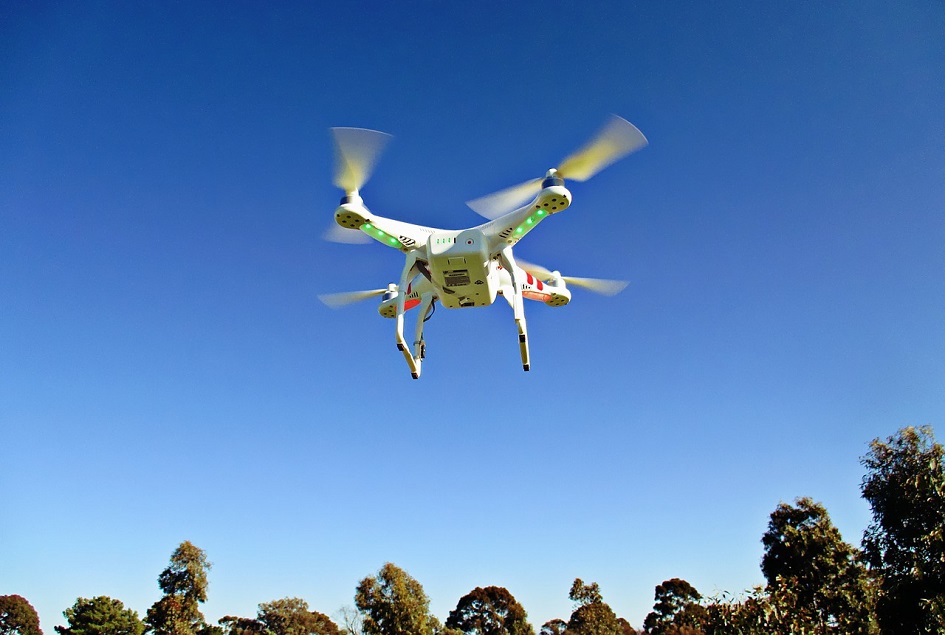 Přichází věk dronů? Odkud se vzali fantomové oblohy i zábavné dětské hračky