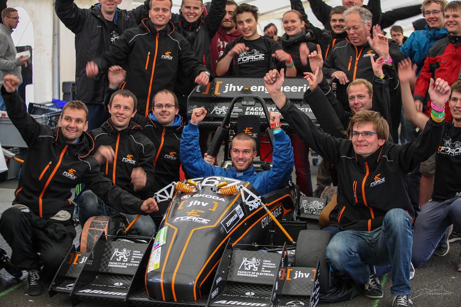 Formula Student Czech 2015: Čeští borci si v elektroformuli ČVUT dojeli pro stříbro
