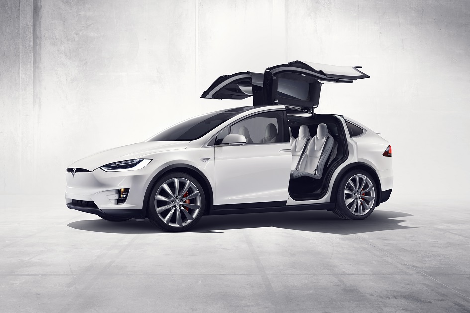 Tesla Model X: Nejbezpečnější elektrické SUV vás ochrání i před biologickými zbraněmi