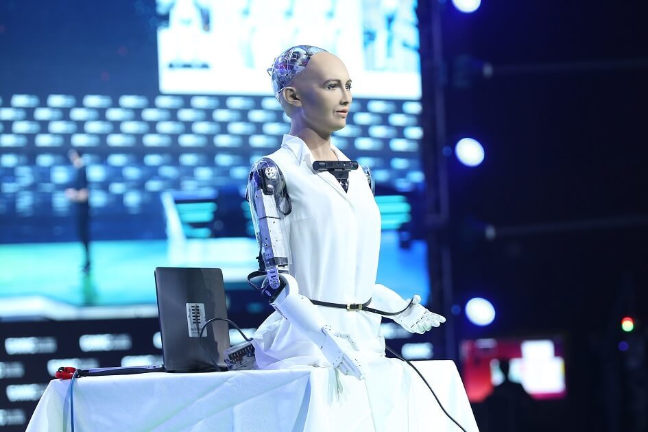 Robotka s umělou inteligencí Sophia získala občanství v Saúdské Arábii