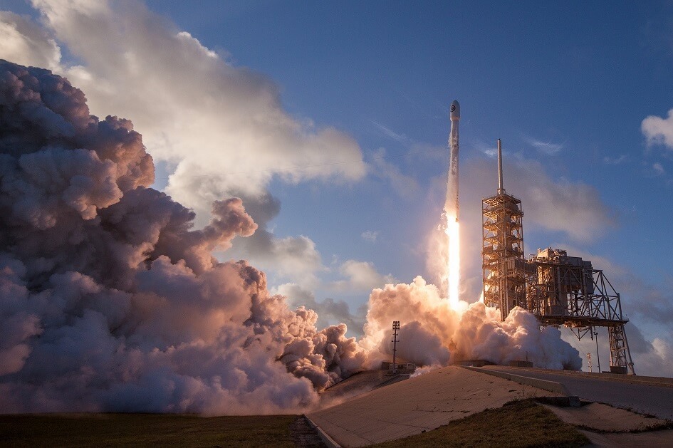 Se SpaceX ke hvězdám a na Mars: 7 zajímavostí o vesmírných plánech Elona Muska
