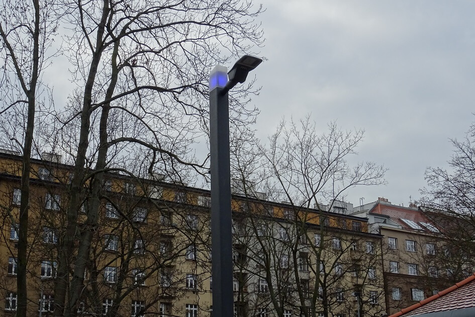 Chytré lampy „rostou“ v Praze jako houby po dešti. Nabízí wi-fi i nouzová SOS tlačítka