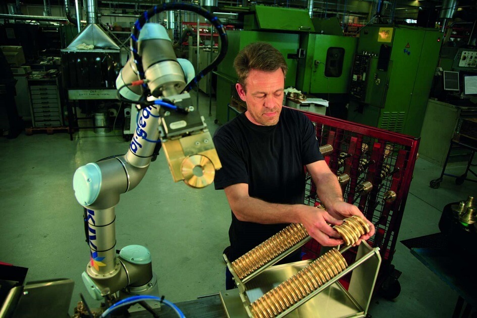 Manažer z Universal Robots: Koboti sice vezmou někomu práci, ale mnoha lidem ji dají