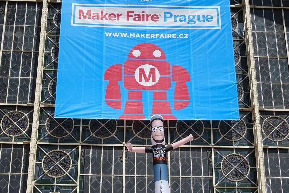 Tácek na počítání vypitého piva i čokoláda z 3D tisku. Čím zaujal festival kutilů?