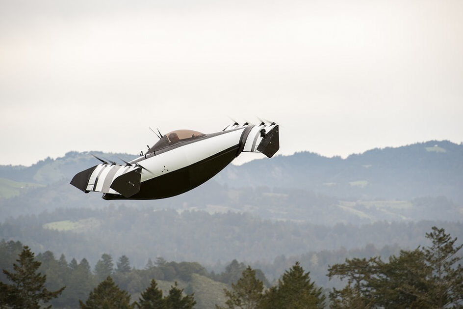 V létajícím autě BlackFly se pilotem může stát skoro každý, ovládá se joystickem