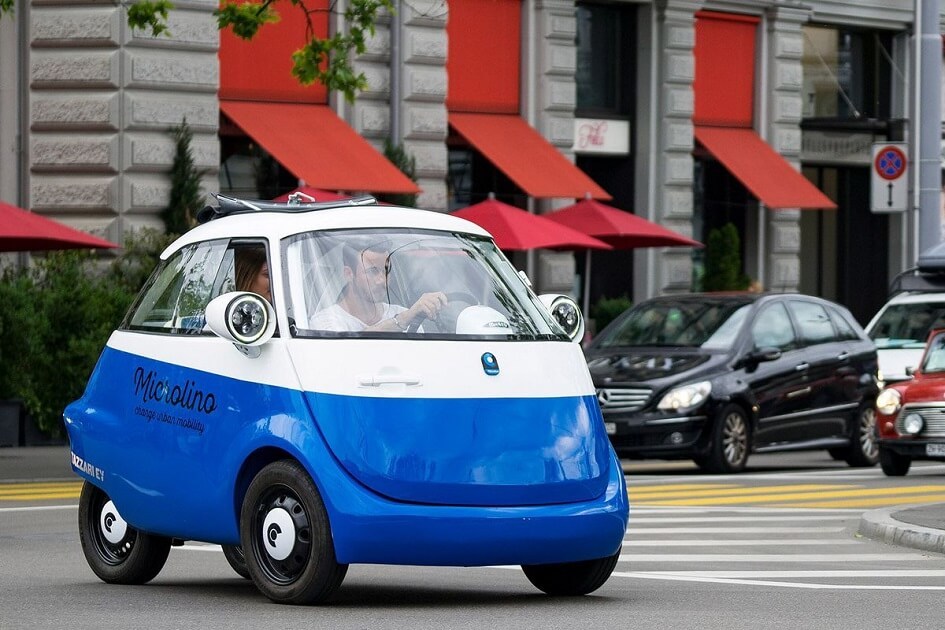 Roztomilé autíčko Microlino začne brázdit ulice evropských měst od příštího roku
