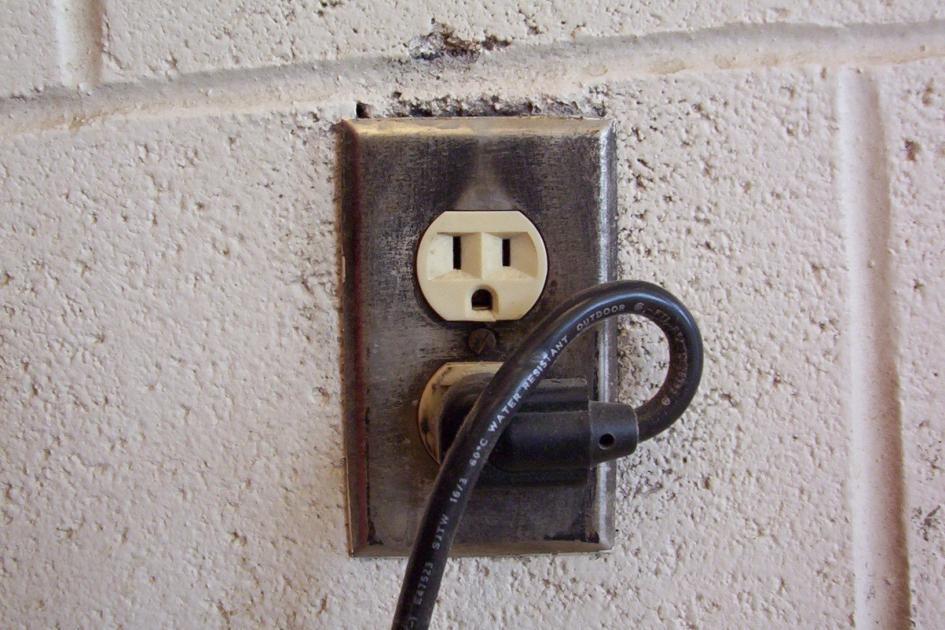 Cestovní adaptéry: Víte, kde nesedí české zástrčky do zahraničních zásuvek?