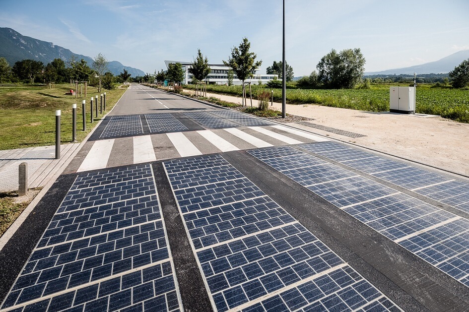 Otřesný stav cesty a málo elektřiny: Solární silnice ve Francii končí jako úplný propadák