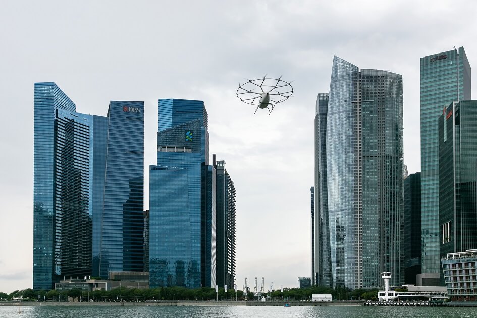 Pro obří droní taxíky staví v Singapuru miniletiště. Mrkněte na 1. zkušební let nad městem