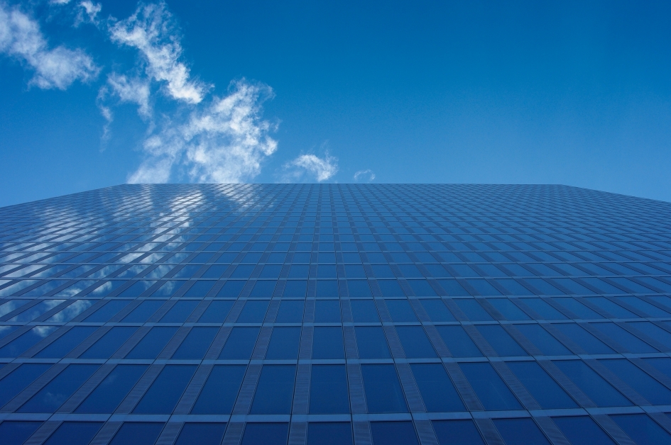 Okna mrakodrapů jako solární panely? Díky novému objevu to není nemožné