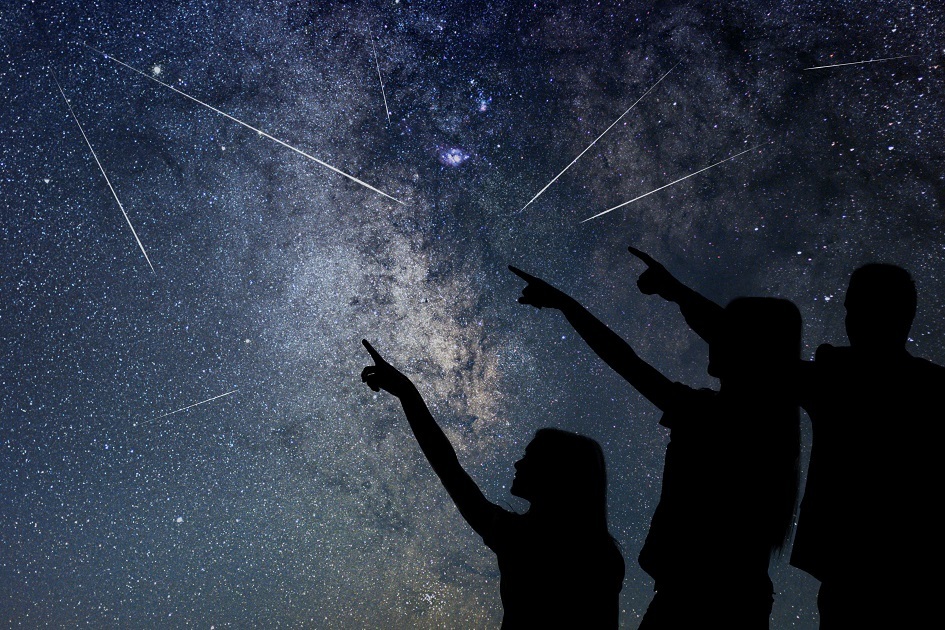 Padající hvězdy na přání: Ohromí Japonci v roce 2020 svět umělým meteorickým deštěm?