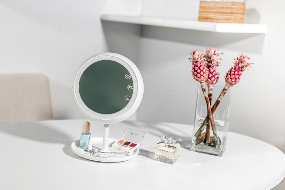 Zrcadlo, zrcadlo...Juno vám pomůže s make-upem i selfíčkem
