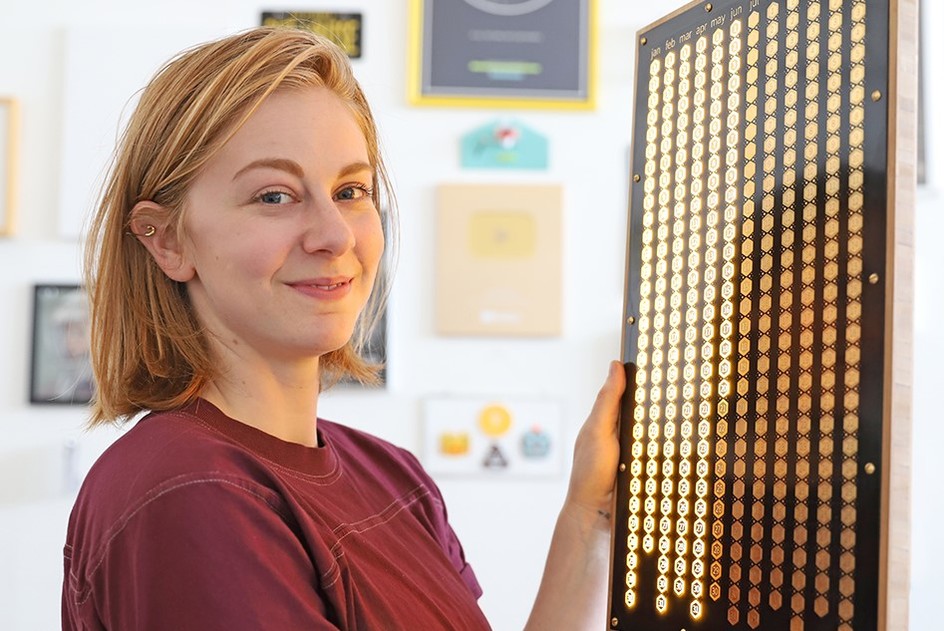 Nejnovější vynález královny nefunkčních robotů Simone Giertz vás překvapí, protože funguje