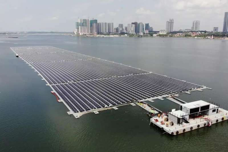 Solární farmy na hladině moře: budoucnost obnovitelných zdrojů je i tam, kde není půda