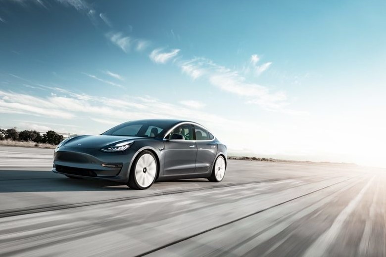 Tesla Model 3: 7 zajímavostí o autě, které má rozpoutat elektrickou revoluci