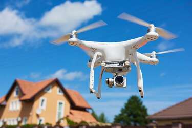Létání s dronem 2021: Co vám dovolí zákony?