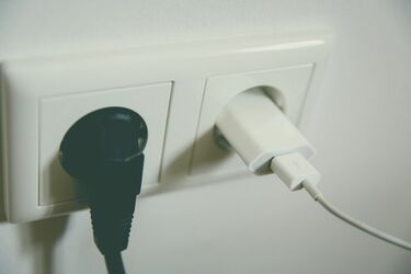 Ceny a ceníky dodavatelů elektřiny 2023: ČEZ, E.ON, MND