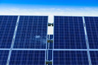 Životnost solárních panelů: Opravdu je zničí kroupy a vydrží jen desetiletí?